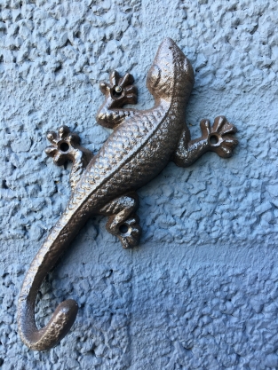 1 Salamander - lizard made of cast iron, brown